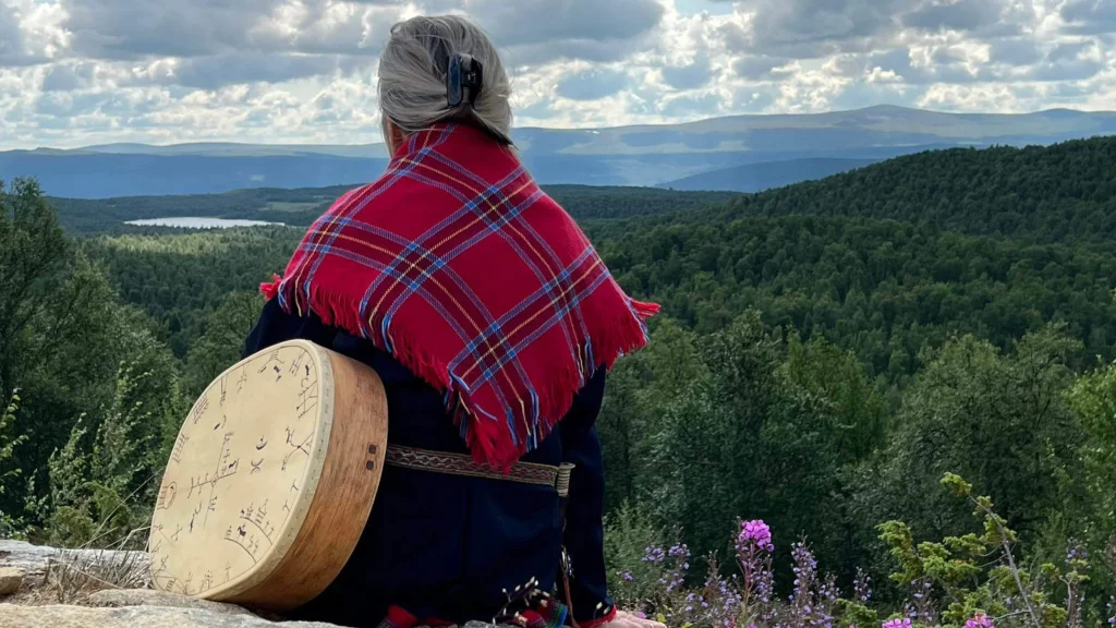 Ukssarájgiesne / I dörröppningen